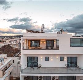 3 bedroom penthouse apartment with pool in Chania town, sleeps 6